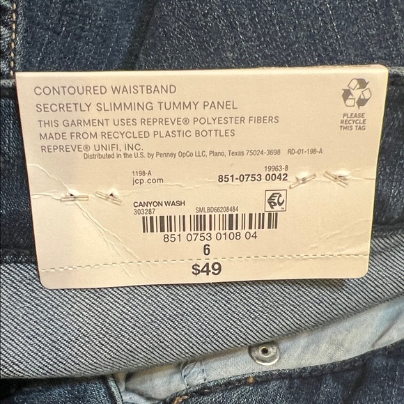 Liz Claiborne Women's Classic Blue Straight Leg Jeans - Picture 6 of 6